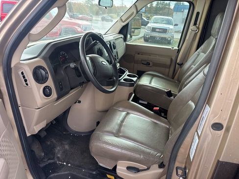 Used 2017 Ford E-450 and Econoline 450 Super Duty w/ Motorhome Prep Package image 8
