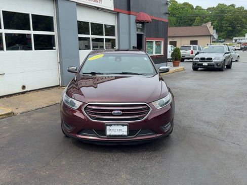 Used 2018 Ford Taurus Limited FWD image 3