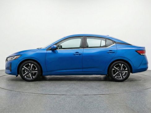 Used 2025 Nissan Sentra SV FWD image 5
