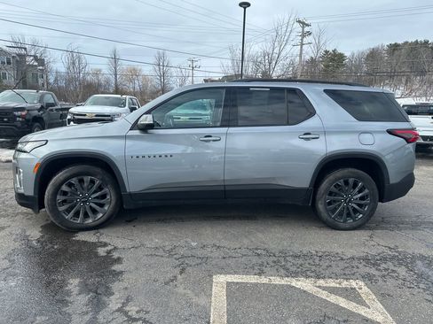 Used 2023 Chevrolet Traverse RS image 2