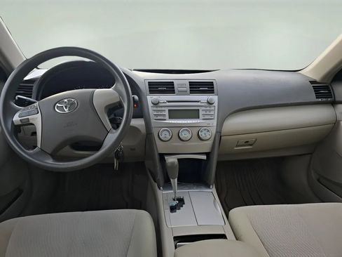 Used 2010 Toyota Camry LE image 12