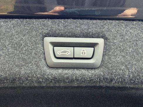 Used 2021 BMW M550i xDrive w/ Executive Package image 36