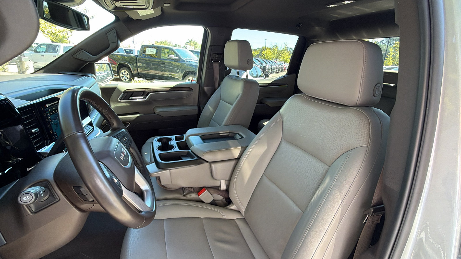 Used 2025 GMC Sierra 1500 SLT AWD/4WD image 17