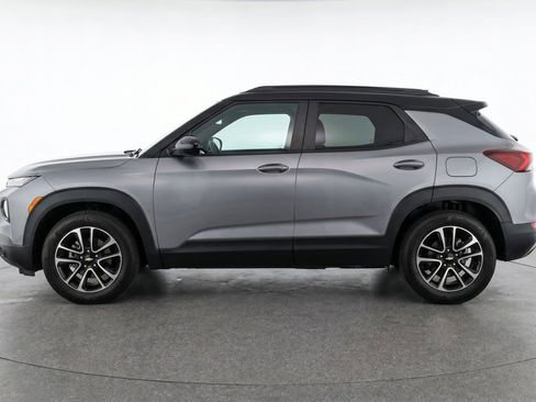 Used 2025 Chevrolet TrailBlazer LT FWD image 5