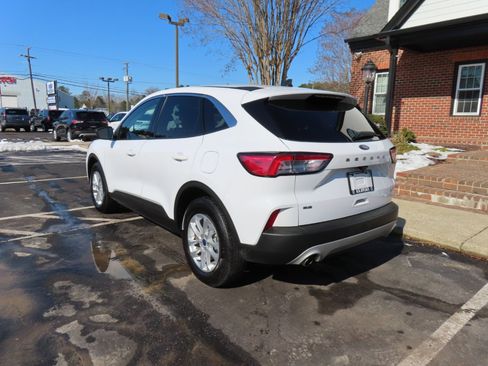 Used 2022 Ford Escape SE image 5