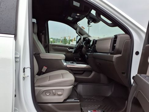 Used 2025 Chevrolet Silverado 2500 LTZ w/ LTZ Plus Package AWD/4WD image 30