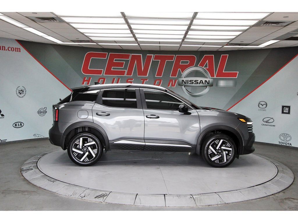 Used 2026 Nissan Kicks SV FWD image 5