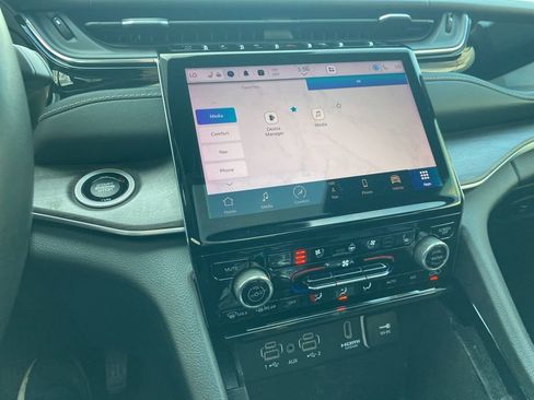 Used 2022 Jeep Grand Cherokee Overland image 18