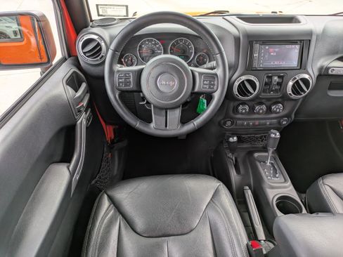 Used 2015 Jeep Wrangler Unlimited Sahara w/ Connectivity Group image 11