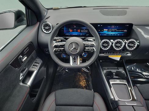 Used 2026 Mercedes-Benz GLA 35 AMG 4MATIC image 12