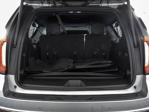 Used 2023 GMC Yukon XL SLT AWD/4WD image 41