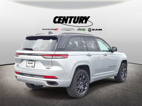 Used 2025 Jeep Grand Cherokee Summit AWD/4WD image 4