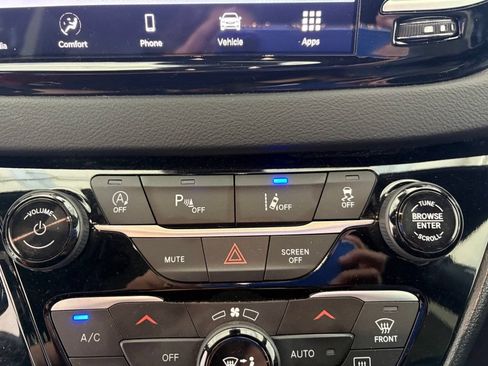 Used 2025 Chrysler Pacifica Select FWD image 13