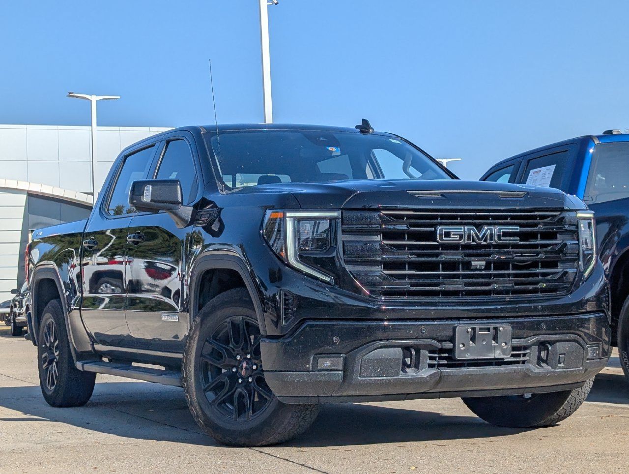 Used 2025 GMC Sierra 1500 Elevation w/ Elevation Premium Package AWD/4WD image 1
