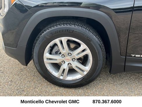 Certified 2024 GMC Terrain SLE w/ Driver Convenience Package FWD image 28