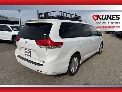 Used 2012 Toyota Sienna XLE image 10
