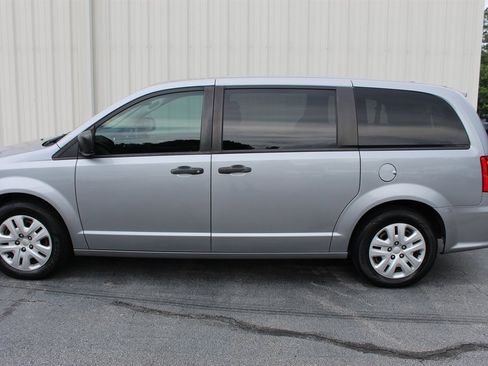 Used 2020 Dodge Grand Caravan SE w/ UConnect Hands-Free Group image 5