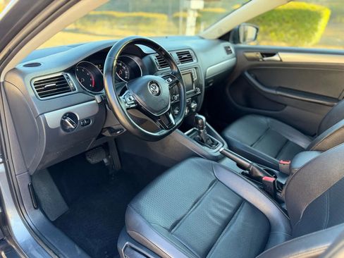 Used 2016 Volkswagen Jetta SE image 9