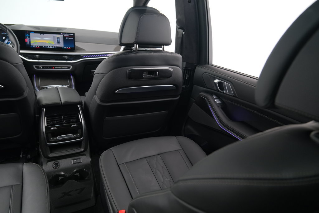 Used 2025 BMW X7 M60i w/ Executive Package AWD/4WD image 44