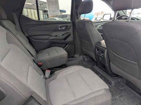 Used 2022 Chevrolet Traverse LT image 34