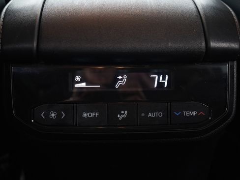 Used 2023 Toyota Highlander XLE image 24