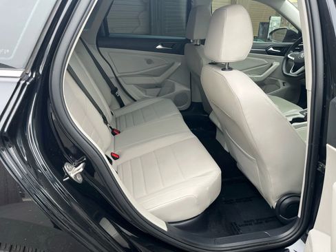 Used 2024 Volkswagen Jetta SE w/ Panoramic Sunroof Package image 13