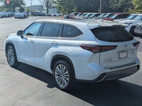 Used 2026 Toyota Highlander Platinum AWD/4WD image 5