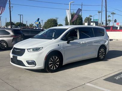 Used 2024 Chrysler Pacifica Limited