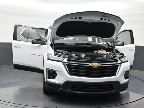 Used 2023 Chevrolet Traverse LS FWD image 41