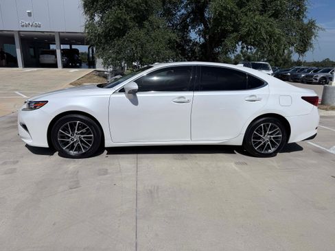 Used 2016 Lexus ES 350 w/ Luxury Package w/Wood Trim FWD image 3