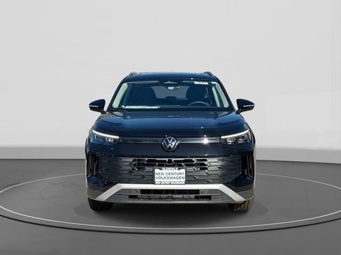 New 2026 Volkswagen Tiguan SE image 2