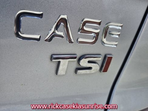 Used 2018 Volkswagen Passat 2.0T SE FWD image 16