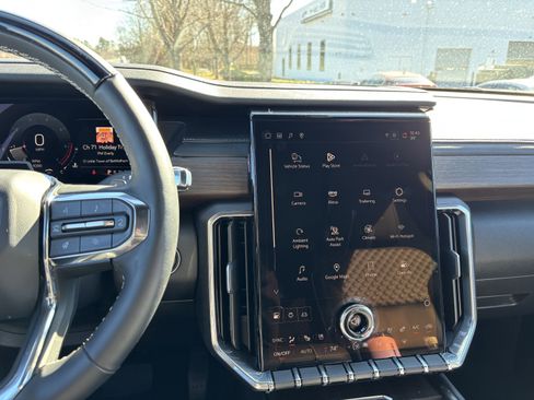 Used 2025 GMC Acadia Denali w/ Super Cruise Package image 31