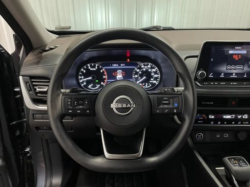 Used 2023 Nissan Rogue SV FWD image 18