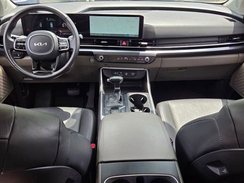 Used 2025 Kia Carnival FWD image 13