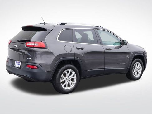 Used 2016 Jeep Cherokee Latitude image 3