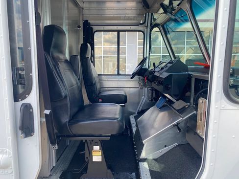 Used 2017 Ford E-350 and Econoline 350 Super Duty w/ A/C Prep Package RWD image 15