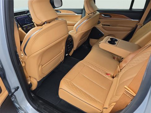 Used 2022 Jeep Grand Cherokee Summit image 32