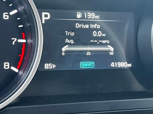 Used 2024 Kia Carnival LX FWD image 21