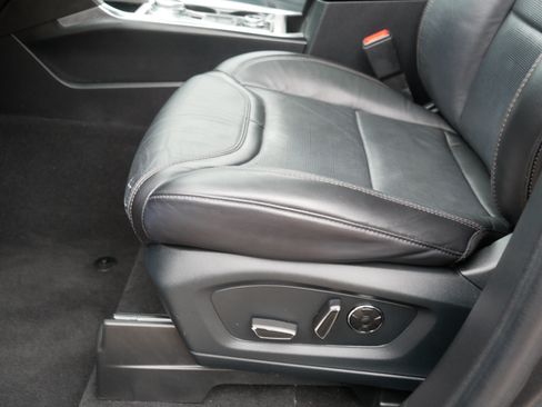 Used 2020 Ford Explorer Platinum w/ Premium Technology Package AWD/4WD image 20