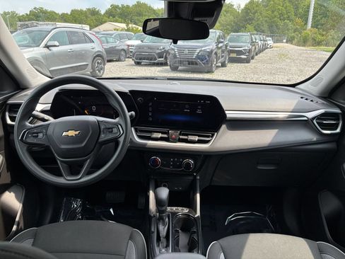 Used 2025 Chevrolet TrailBlazer LT FWD image 28