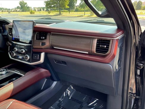 Used 2024 Ford Expedition Max Limited image 18