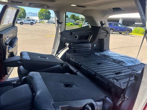 Certified 2024 Subaru Ascent Touring AWD/4WD image 17
