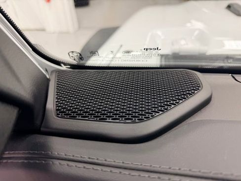 Used 2024 Jeep Gladiator Mojave image 24