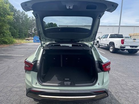 New 2026 Chevrolet Trax ACTIV w/ Sunroof Package FWD image 17