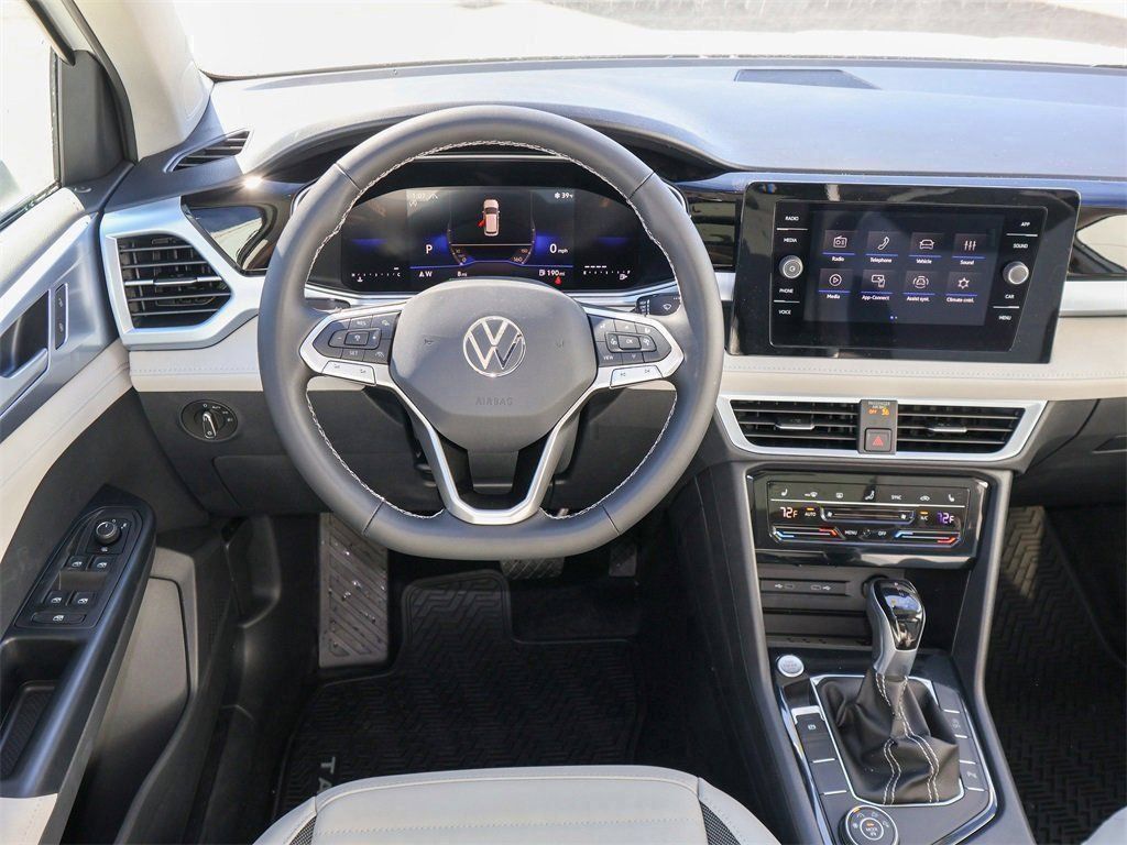 New 2026 Volkswagen Taos SE AWD/4WD image 17