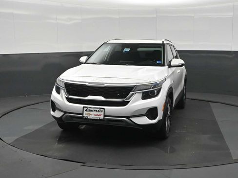 Used 2023 Kia Seltos EX AWD/4WD image 5