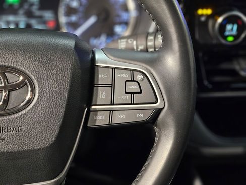 Used 2024 Toyota Highlander XLE image 29