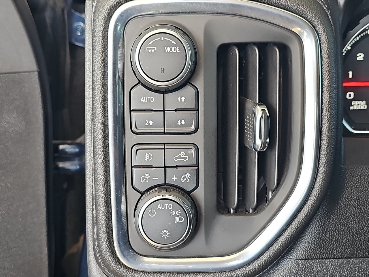 Used 2021 Chevrolet Silverado 1500 LT Trail Boss w/ Bed Protection Package AWD/4WD image 29