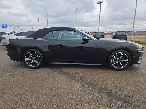 Used 2024 Ford Mustang Convertible image 2
